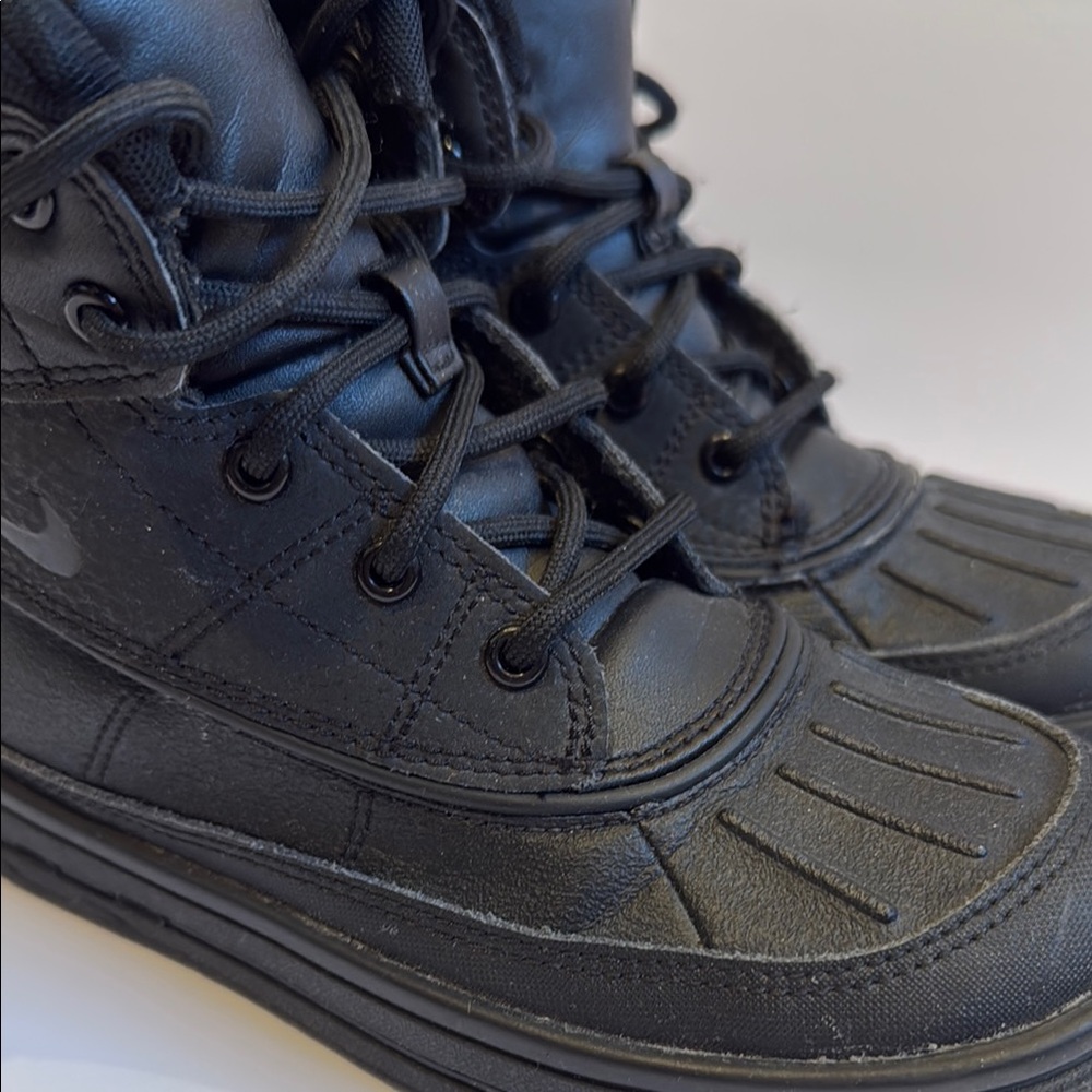 Nike Kids Black Woodside ACG Boots - Picture 6 of 7